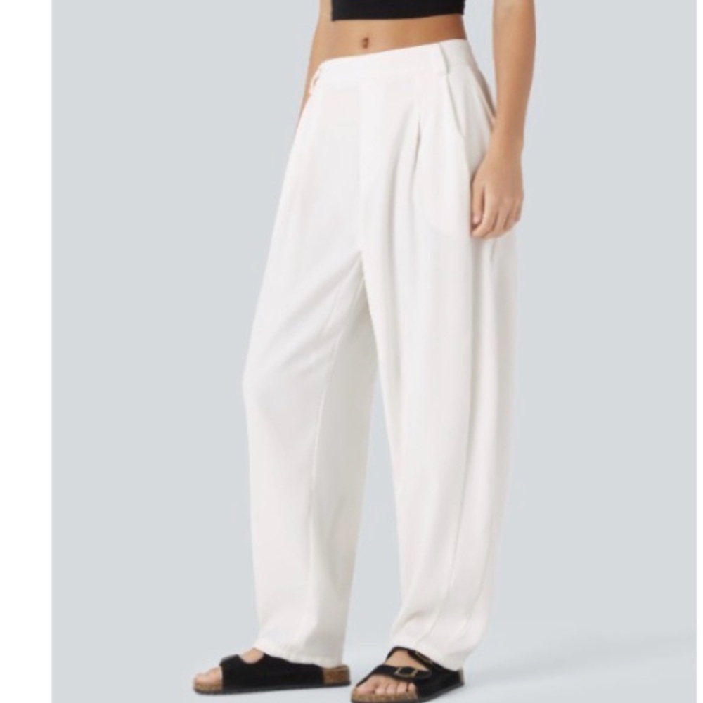 Halara Flex Mid Rise Pocket Barrel Leg Work Pants. Size S